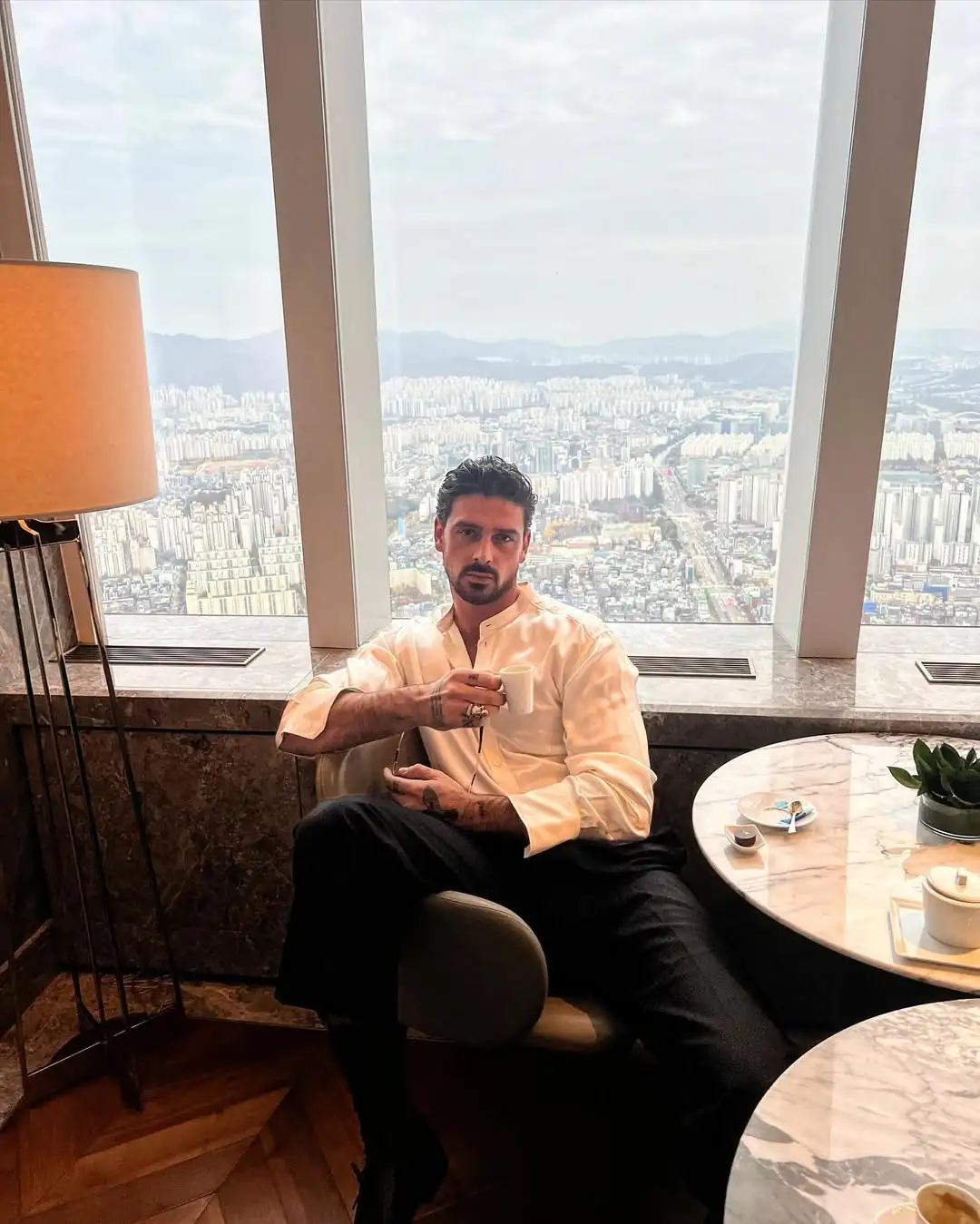 O ator deixou claro que não houve sentimento ou envolvimento emocional nessas experiências. (Foto: Instagram)