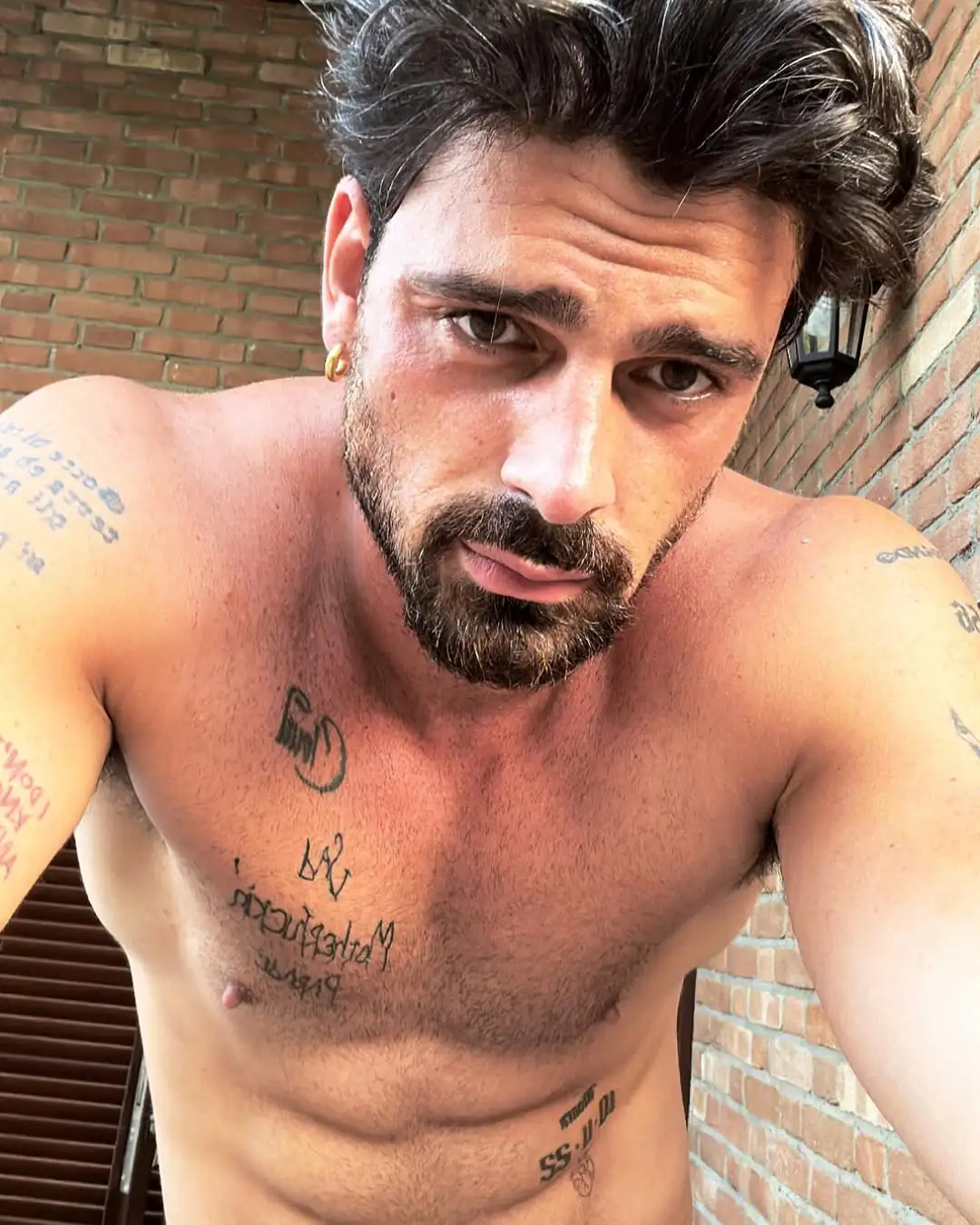 O ator de 34 anos surpreendeu o público com a declaração feita durante entrevista ao canal italiano Rai 2. (Foto: Instagram)