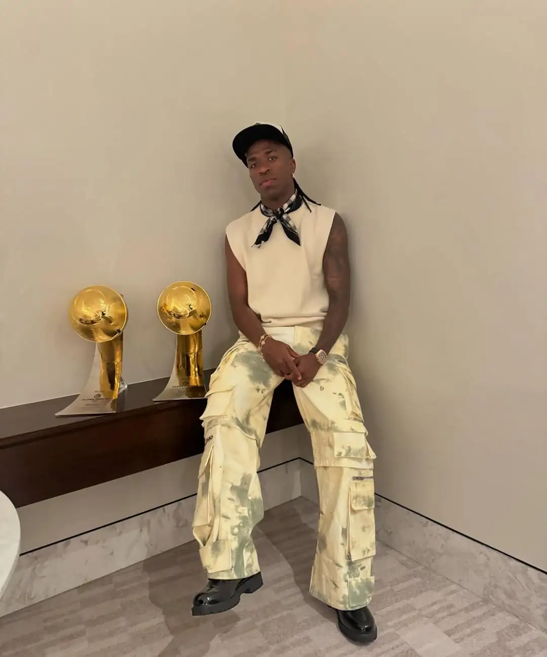 A sentença deve ser homologada oficialmente no dia 21 de maio. Vinicius Jr., que tem sido voz ativa no combate ao racismo no esporte, decidiu não pedir indenização. Já os réus reconheceram a gravidade dos ataques e se desculparam formalmente (Foto: Instagram)